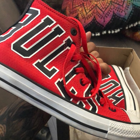Converse Chicago Bulls Men’s 7/Women’s 9 - Picture 1 of 5